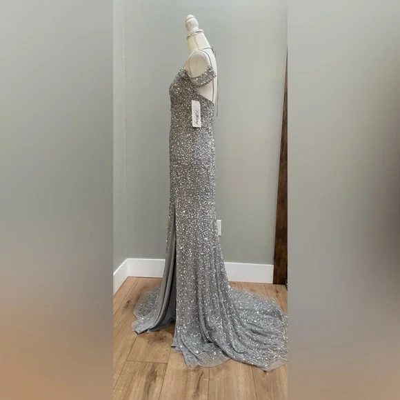 🌟Host Pick🌟Women’s Silver Tiffany Designs Sequined Gown
